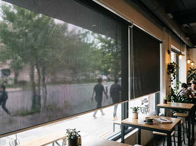 rèm cuốn lưới quán cafe